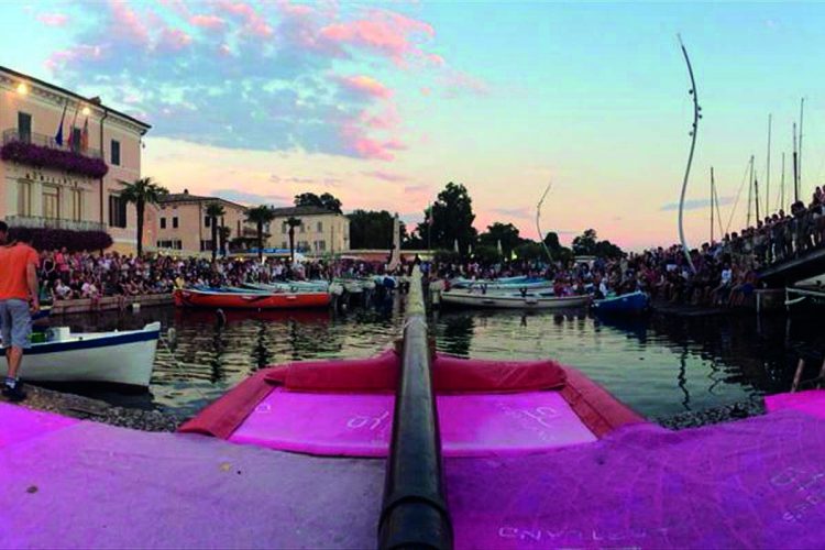 Bardolino: es ist wieder an der Zeit für die „Cuccagna“ über dem Gardasee