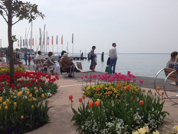 Bardolino: 14.000 Tulpen entlang der Seepromenade