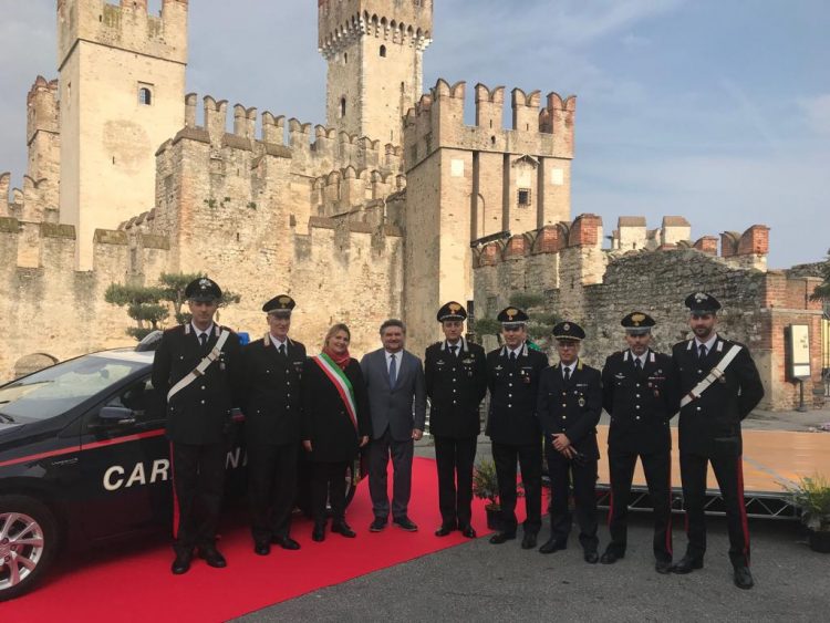 Ein neues Auto für die Carabinieri von Sirmione