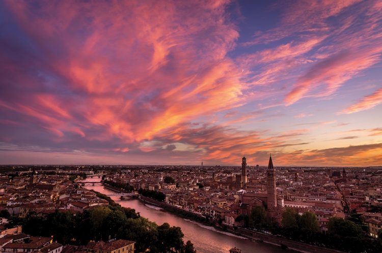 Vinitaly and the city in der Altstadt von Verona