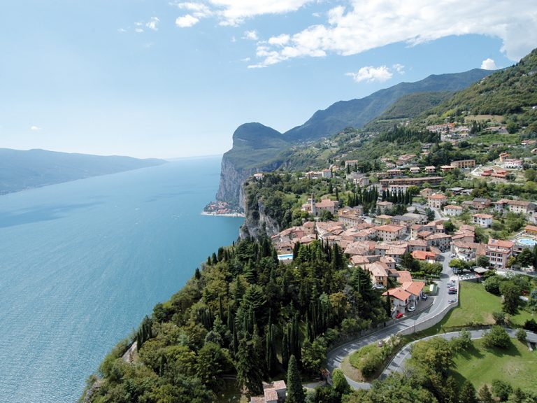 Tremosine, Fischer findet die Leiche einer Frau auf den Felsen