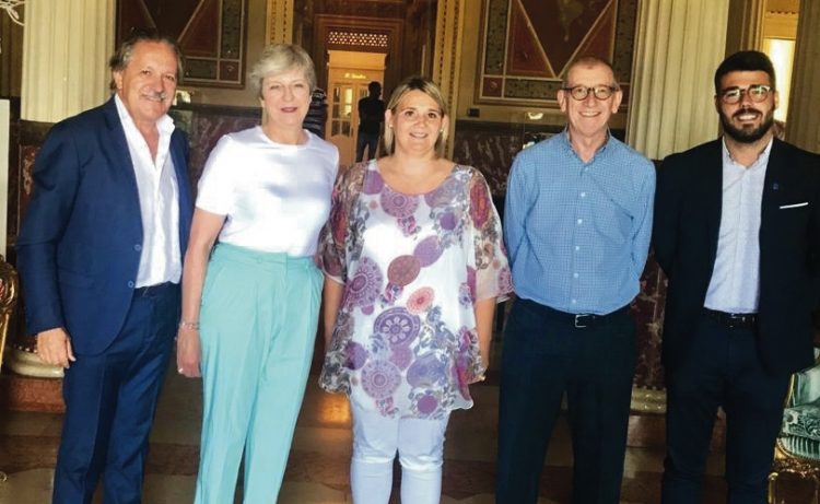 Theresa May erholt sich in Sirmione von den Brexit-Strapazen