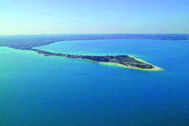 Sauberes Wasser: Blaue Flagge für Gardone Riviera, Toscolano und Sirmione