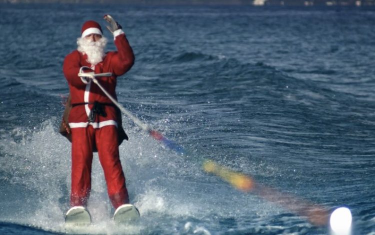 Enthüllt die Identität des Weihnachtsmanns auf Wasserskiern: er ist ein Champion der italienischen Nationalmannschaft