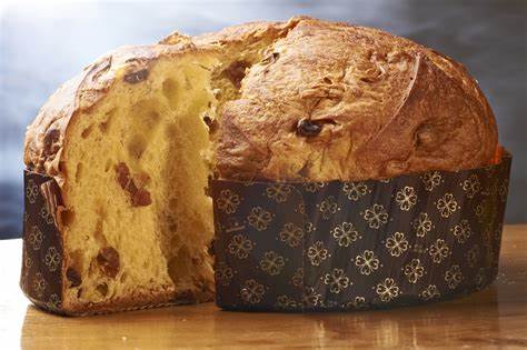 Ein Konditor aus Valeggio beim Finale der Panettone-Weltmeisterschaft