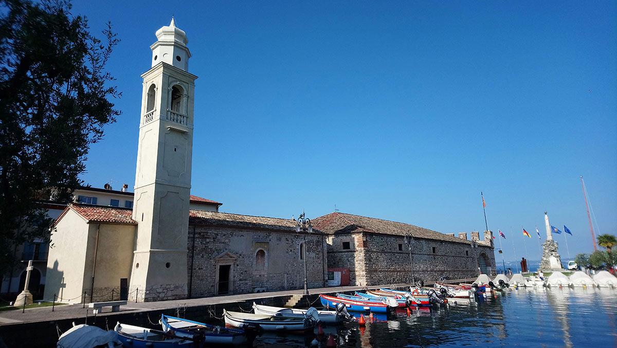 Antikes Gemälde und Kruzifix kehren in die Kirche von San Nicolò in Lazise zurück