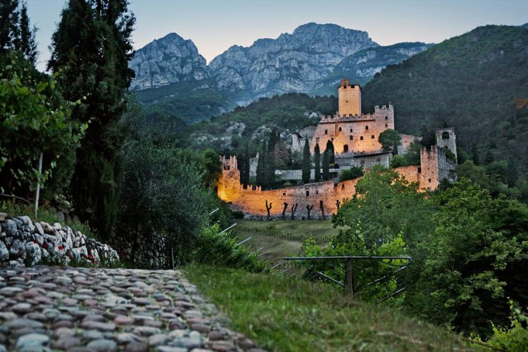 „Die Legende von Santa Klaus“ und „Weihnachten im Schloss“ im Burg Avio