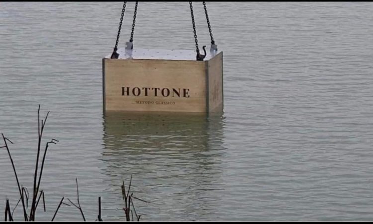 Die Ankunft des Hottone, des „teuersten“ Gardaseeschaumweins