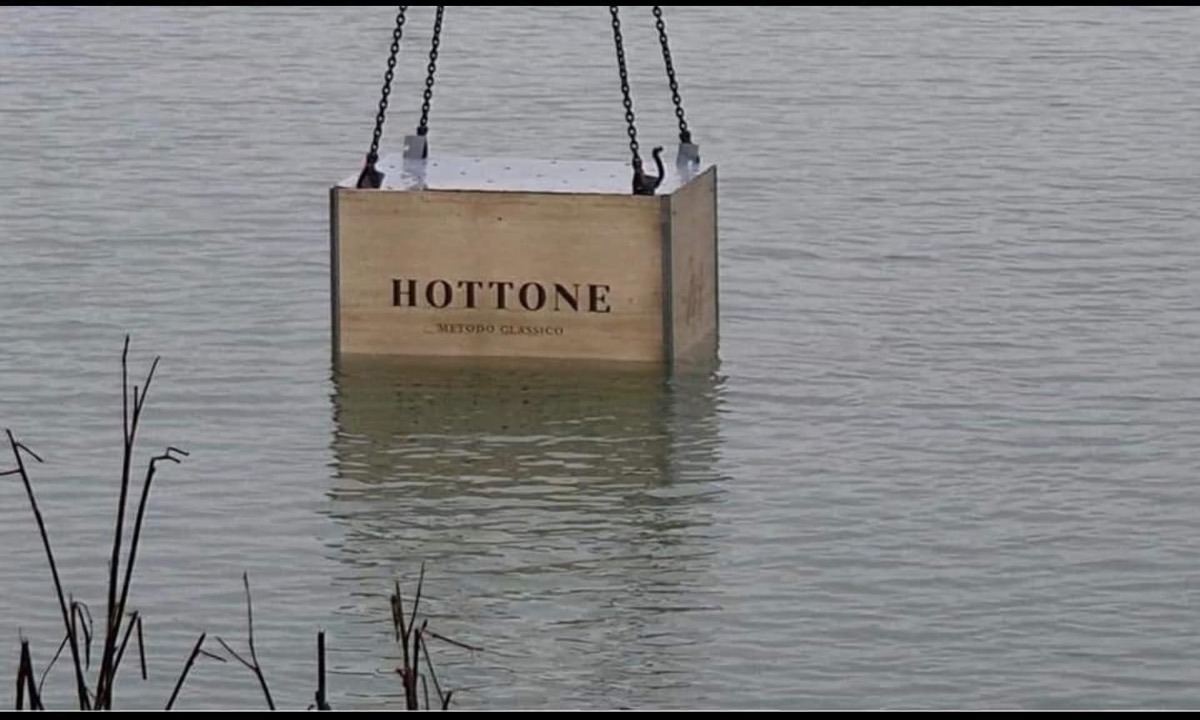 Die Ankunft des Hottone, des „teuersten“ Gardaseeschaumweins