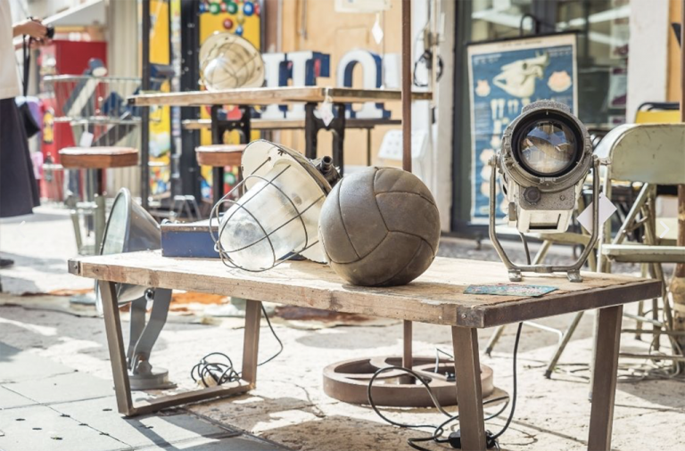 26. Mai, Antiquitätenmarkt im historischen Zentrum von Valeggio sul Mincio