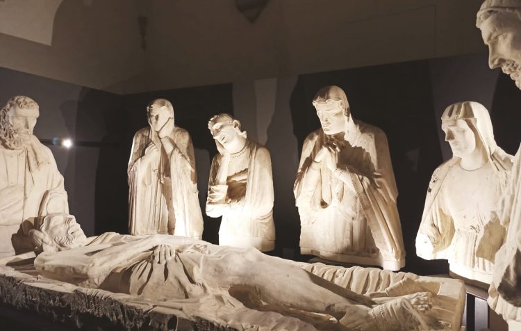 Nur für heute die „Nacht am Grab“, ein Besuch bei Kerzenlicht in der Grabeskirche von Caprino