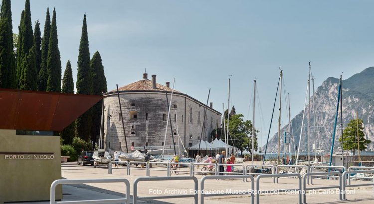 Kriegsgerät gefunden, Hafen von San Nicolò gesperrt
