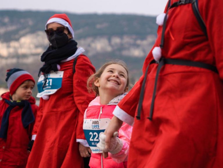 Am 11. Dezember findet der 2. Babbo Lake Run für wohltätige Zwecke statt
