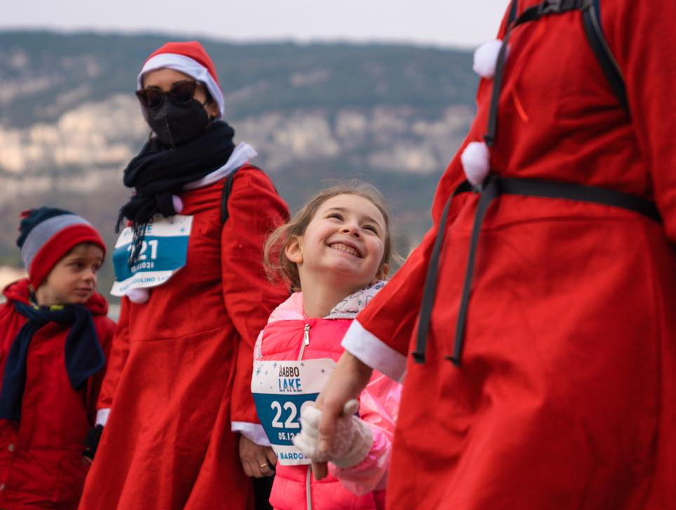 Am 11. Dezember findet der 2. Babbo Lake Run für wohltätige Zwecke statt