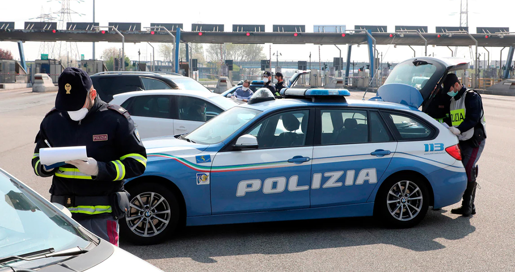 Desenzano, Moldawier von der Polizei mit sieben Welpen im Kofferraum erwischt
