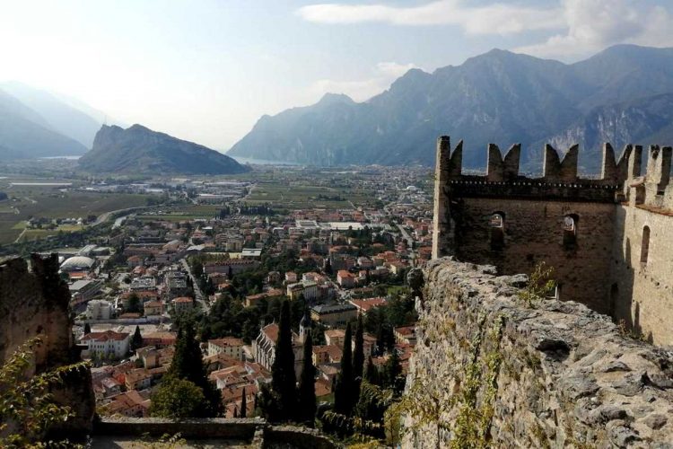 Arco, mit den Sommeröffnungszeiten ist die Burg jeden Tag geöffnet