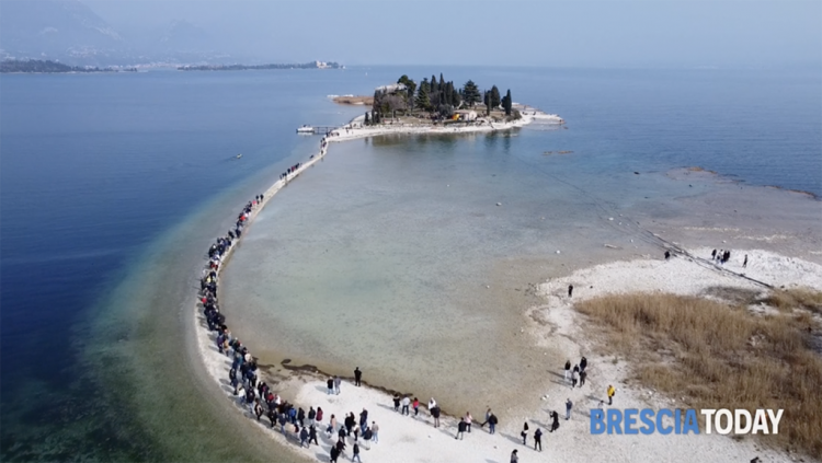 Der Ansturm der Touristen auf die Isola dei Conigli (Kanincheninsel) hält an