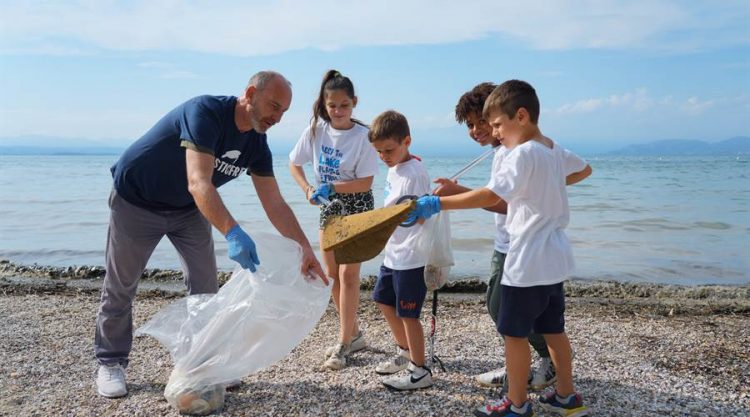 8. Juni: Gardaland Sea Life Mitarbeiter plündern am Strand