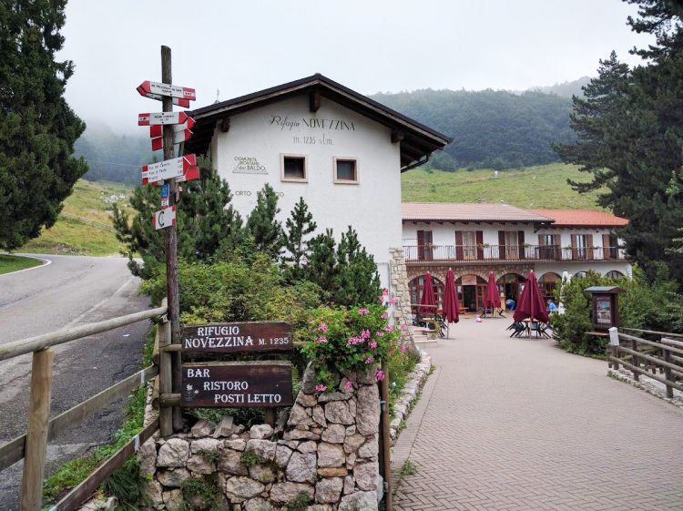 Auf der Novezzina-Hütte, erst Abendessen, dann ein Blick in den Himmel des Montebaldo