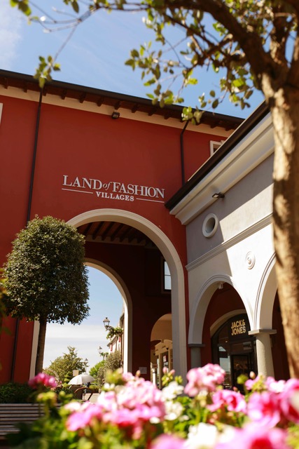 Franciacorta Village ist bei der 1000 Miglia 2023 - dem schönsten Rennen der Welt - mit dabei Franciacorta Outlet Village