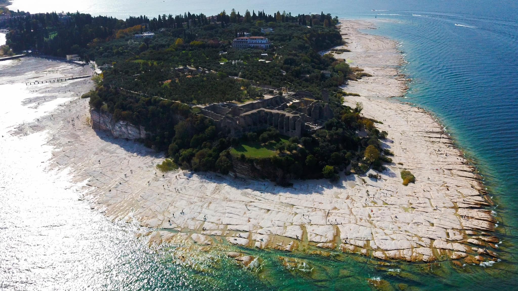 Sirmione: Blaue Flagge am Jamaika-Strand gehisst