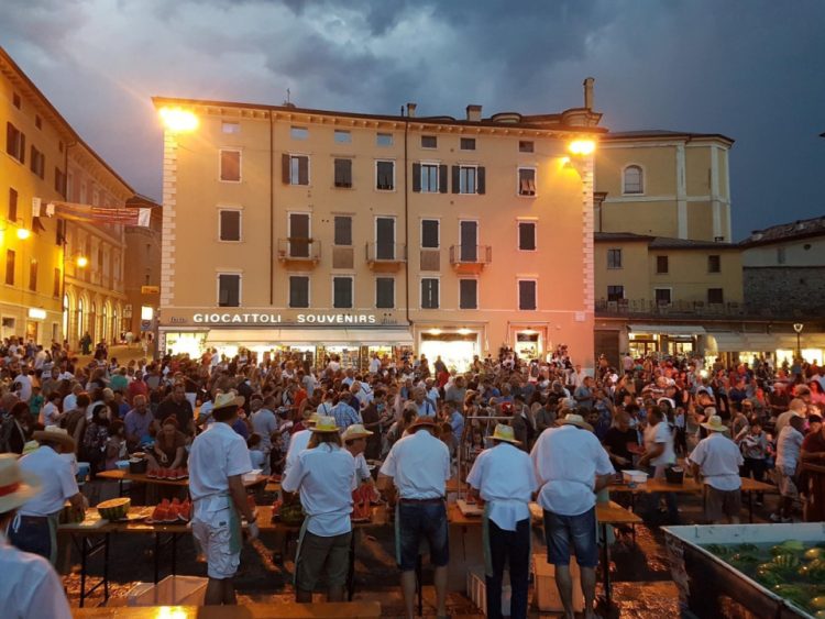 15. August um 20 Uhr: Das Wassermelonenfest in Riva del Garda