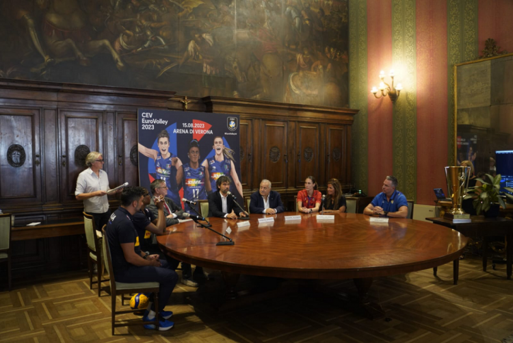 Alle in der Arena von Verona für EuroVolley!