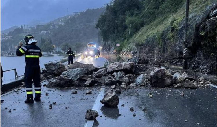 Erdrutsch auf der Gardesana zwischen Malcesine und Torbole: Straße gesperrt