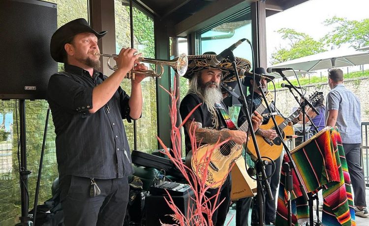 Freitag, 27. Oktober Cactus Quillers treten im Shibüia auf
