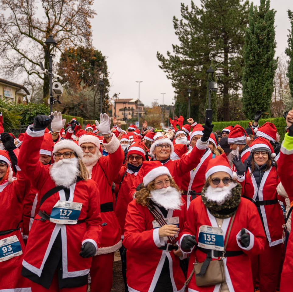 Lazise und Garda: Lauf der Weihnachtsmänner