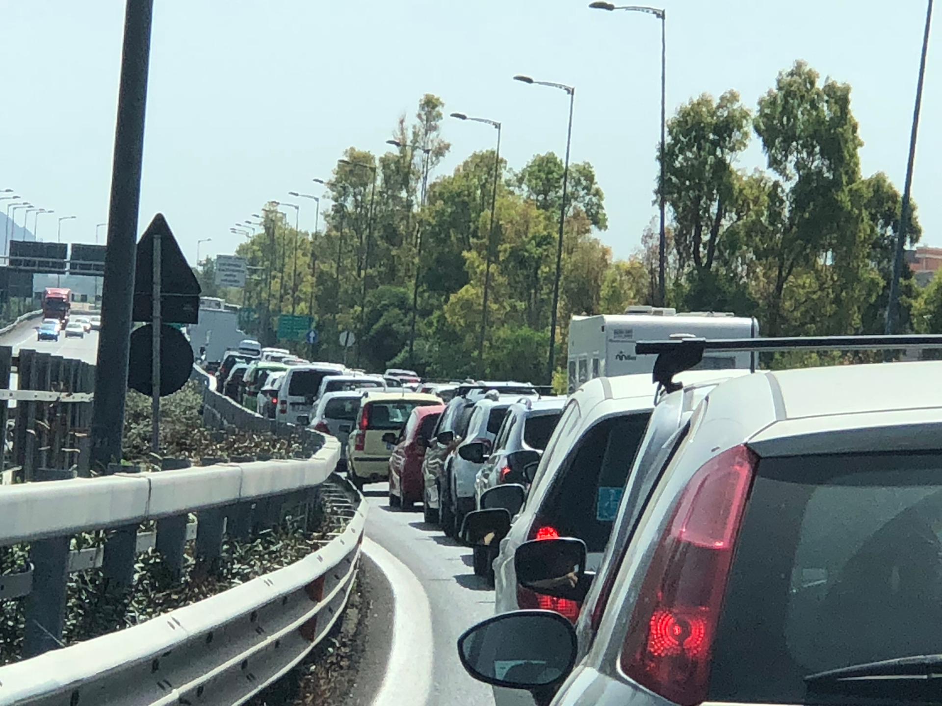 Starker Verkehr am Gardasee für Touristen, die zum Dreikönigstag anreisen