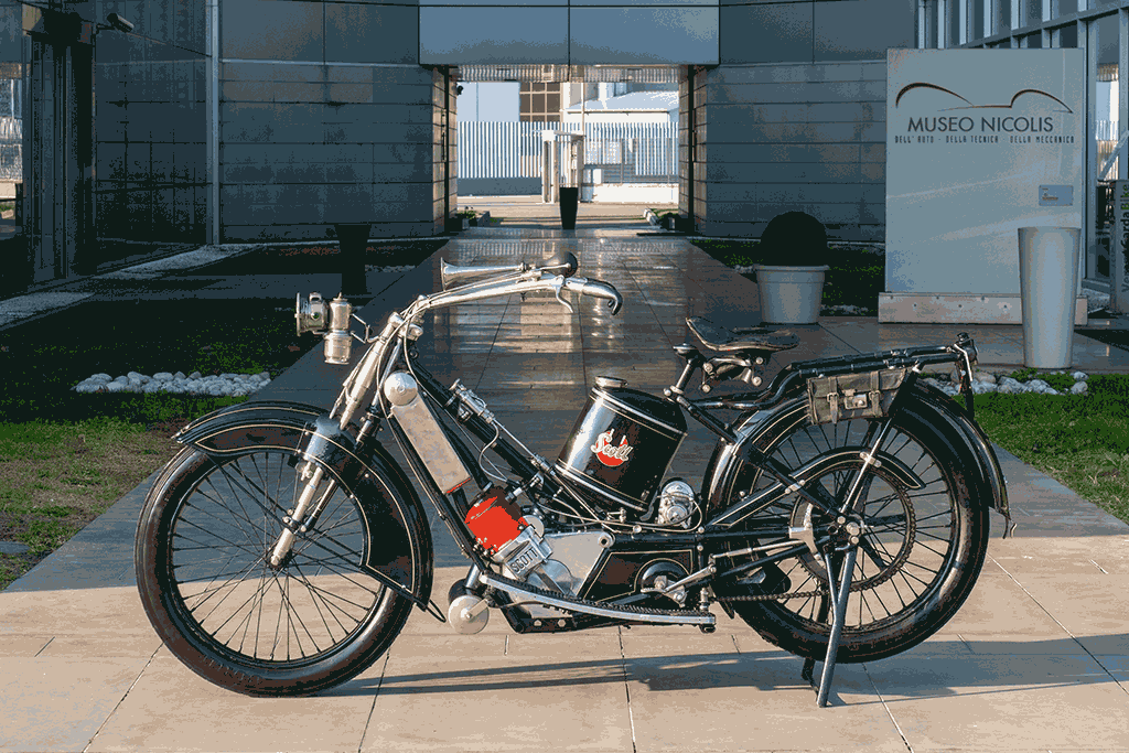 Zur Feier des Geburtstages des Gründers, Eintritt in das Nicolis Museum für Under 18 frei