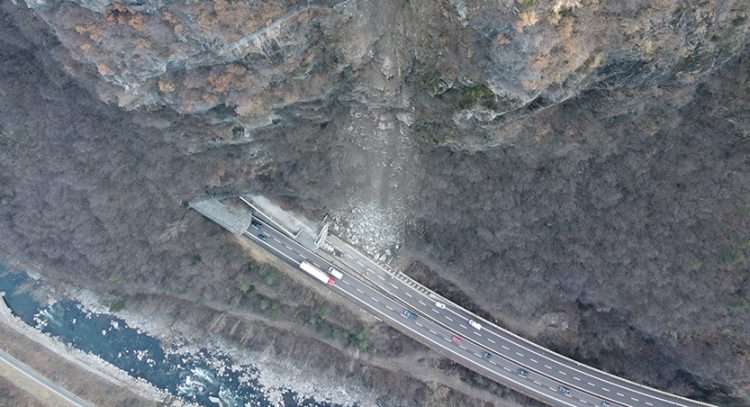 Erdrutsch an der A22: Bau einer Schutzmauer im Laufe des Tages