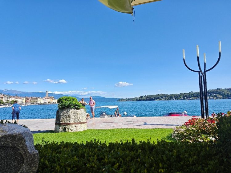 Gardasee, viel Wasser: Sandsäcke in Salò verhindern Überschwemmungen