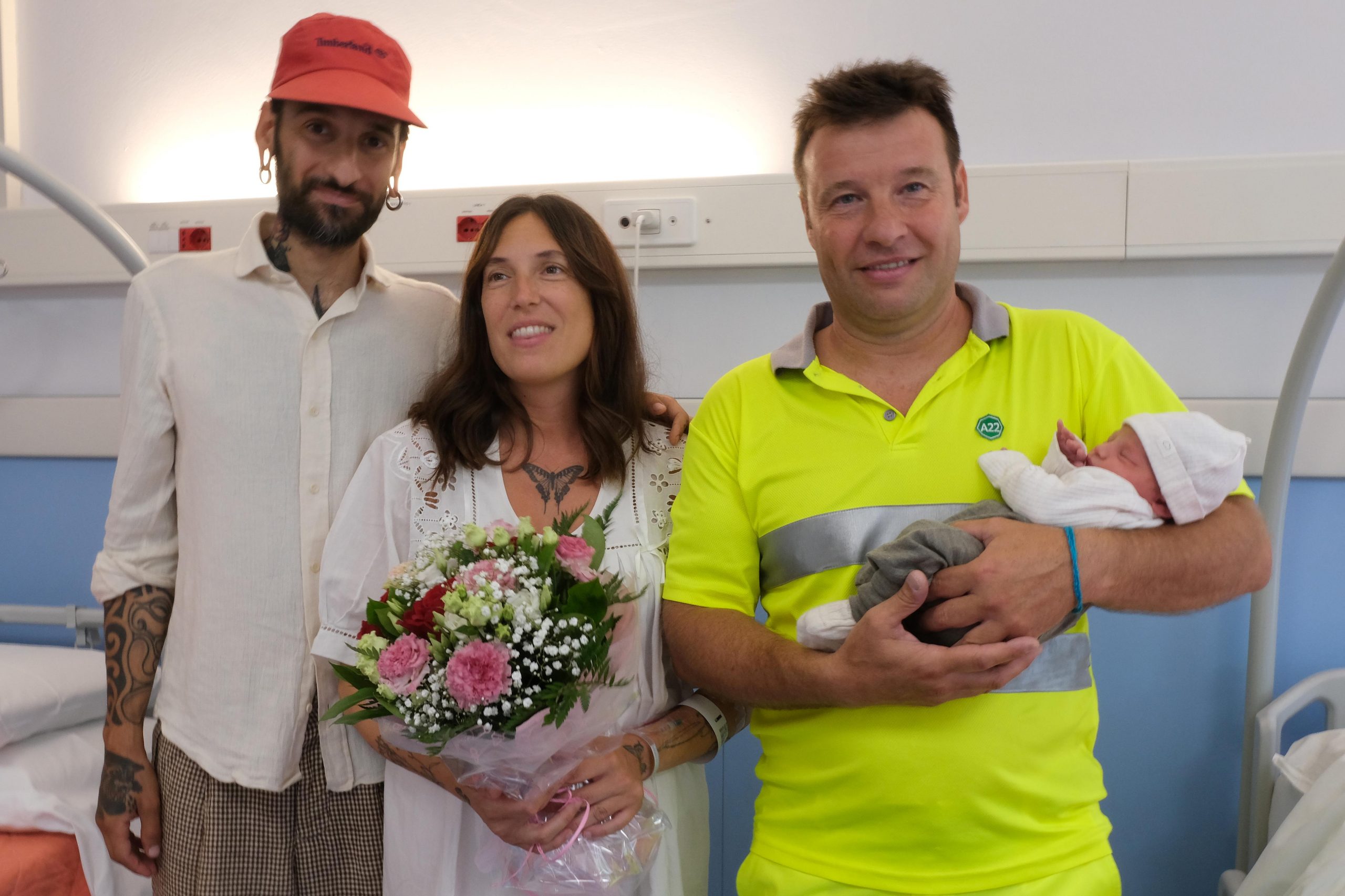 Rosa Schleife auf der Brennerautobahn: Olimpia wurde auf einem Rastplatz geboren