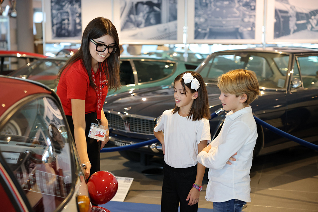 Weihnachtliche Initiativen im Oldtimer-Museum Nicolis