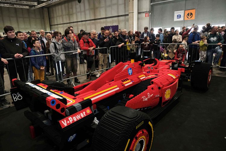 Verona: Auf der Model Expo der Ferrari F1 mit mehr als einer halben Million Lego® Steinen
