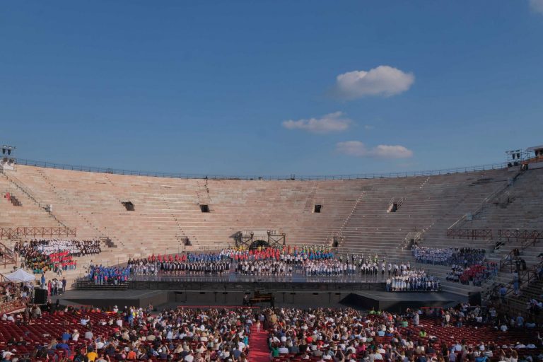 830 Kinder sangen Verdis „Va‘ pensiero“ in der Arena di Verona
