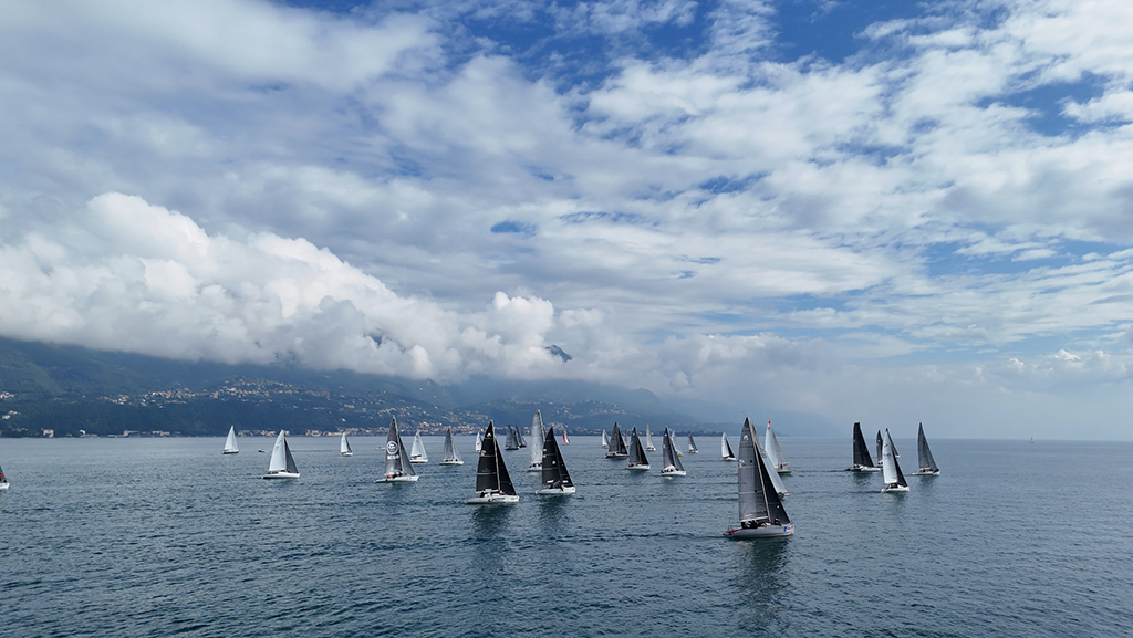 Segeln: Idefix führt nach dem ersten Rennen der 39. Trans Benaco Cruise Race
