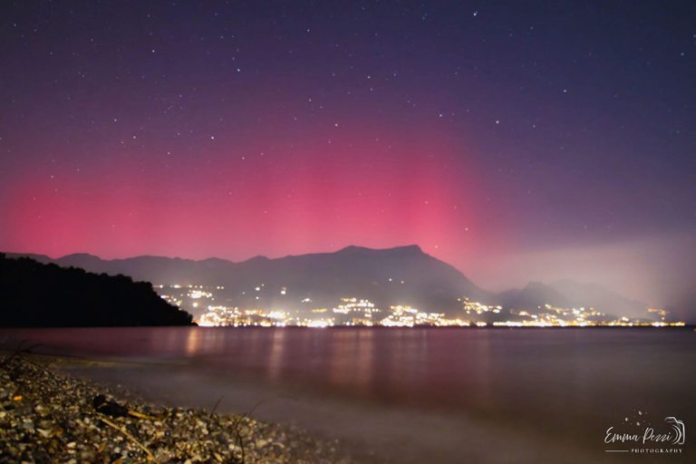 Die mit bloßem Auge sichtbare Nordlichterscheinung am Gardasee