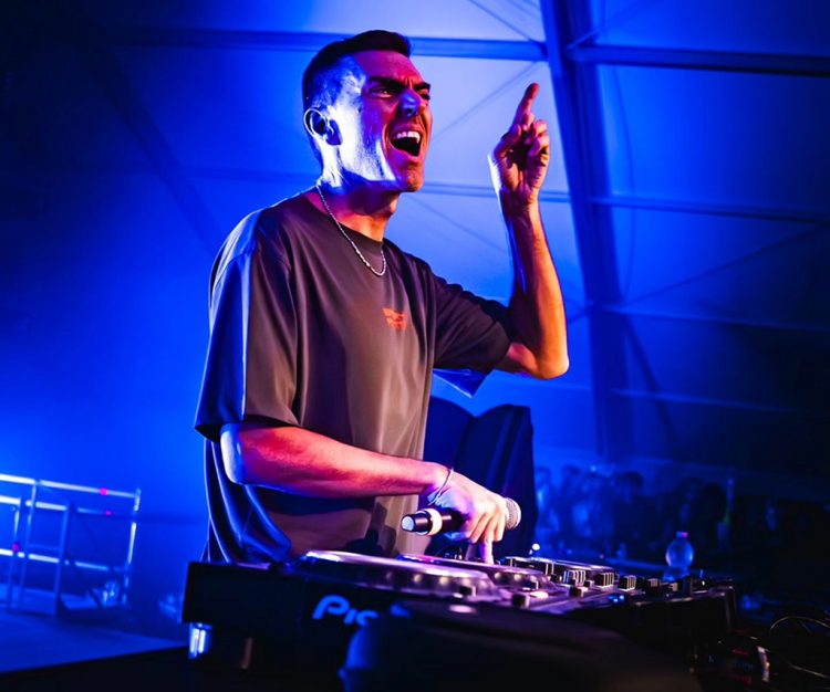 Gabry Ponte in der Arena di Verona bei der Schlussfeier der Olympischen Spiele