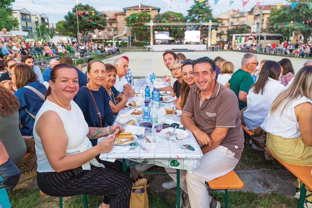 Valeggio sul Mincio: vom 24. bis 27. Juli und vom 31. Juli bis 3. August das Alpini-Fest