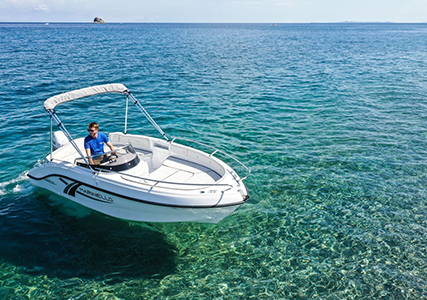 Motorboot zu verkaufen