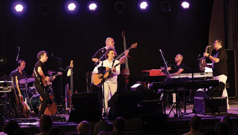 Pippo Pollina  & Palermo Acoustic Quintet in Campo di Brenzone am 10. August