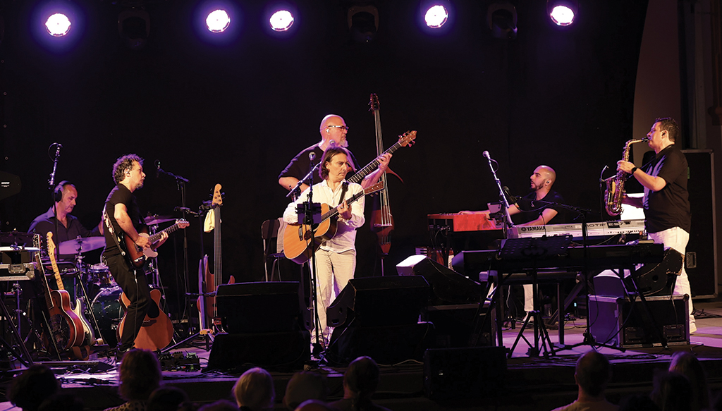 Pippo Pollina  & Palermo Acoustic Quintet in Campo di Brenzone am 10. August