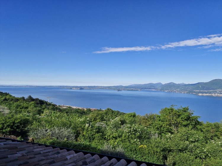 Albisano: 2,5-Zi-Wohnung mit seeblick zu verkaufen